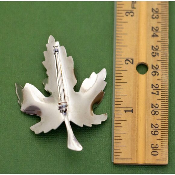 Vintage Maple Leaf Silver Tone Brooch K28 - Picture 2 of 2